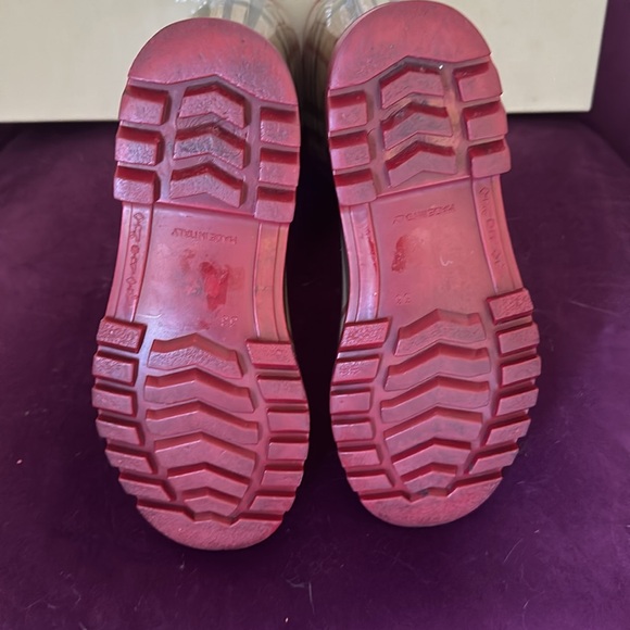 Authentic Burberry boots - Picture 7 of 11